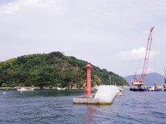 志々島の港に入港します。