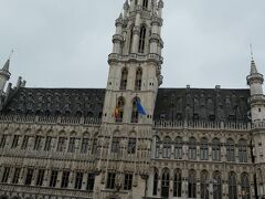 身軽になったし、早速グランプラスへ！
ホテルも近い所を予約したので、徒歩2分ぐらいで着いちゃいます。

キターーー！
ザ・ヨーロッパ！！
すごい。