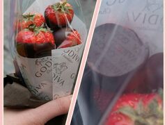 ゴディバのイチゴチョコ☆これを食べたかったんです。
チョコにゴディバの刻印が入ってます。
お店によっては、ホワイトチョコレートだったり、チョコがグルグルっと装飾風になっていたり、ちょっと違うようです。

スリを懸念しつつ、壁側を背にモグモグ食べていたら、モノゴイのおばちゃんに「その手に持ってるの、子供に食べさせるからちょうだいよ！！」（多分英語）といきなり声かけられる。
こっちに向かってきたので、逃げるようにしてその場を離れてまた違う所で立ち食い。まさか、面と向かって「それをくれ。」と言われるとは思わなかった。
ドキドキ。やっぱりいろいろあるよね。
警戒しつつ、イチゴチョコを食べ、建物を鑑賞。