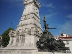 有名なエンリケ航海王子の銅像が立つ広場まで来ました。