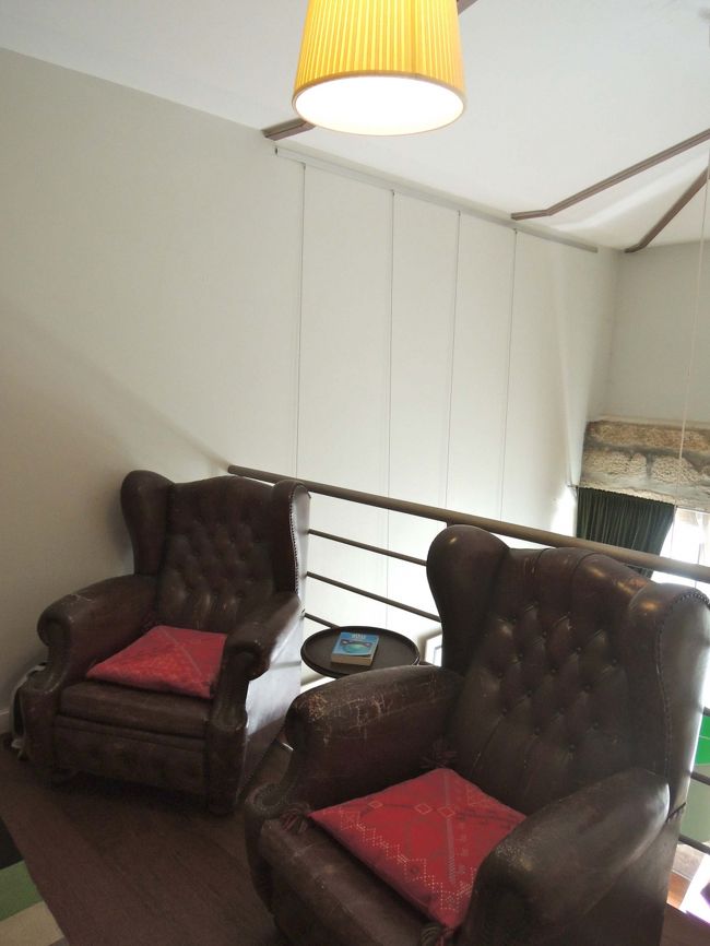 ソファースペースもあり。<br /><br />こちら「モダン・ヴィンテージ・アパートメント」<br />３泊で￥25,509でした。<br />今回は２人で利用しますので、１人一泊あたり約￥4,250<br /><br />リスボンよりかなりお安い感じ！