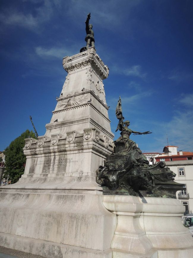 有名なエンリケ航海王子の銅像が立つ広場まで来ました。