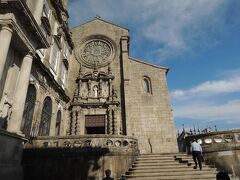 サンフランシスコ教会見学。
入場料１人、€４（約￥460）