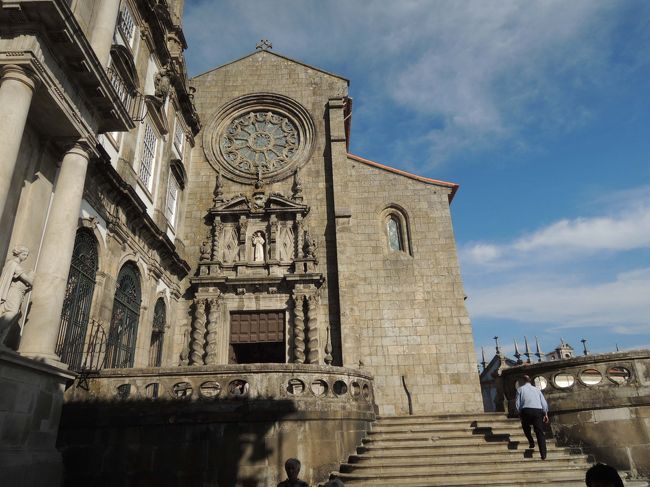 サンフランシスコ教会見学。<br />入場料１人、€４（約￥460）