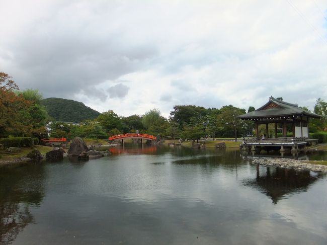 平安時代の寝殿造りの庭園が再現されているが、意外と普通の公園。紫式部は父親の仕事の関係で、一時期武生に住んでいたらしい。それゆえに紫式部ゆかりの地だとか。