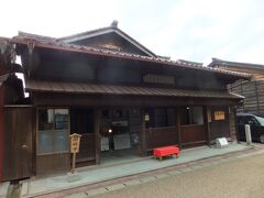 旧岸名家とマチノクラを見学。マチノクラの三国に関する映像が予想以上に長くて、本当は東尋坊に行く予定だったのが時間が無くなった。まあ東尋坊も以前行った事があるのでいいけど。