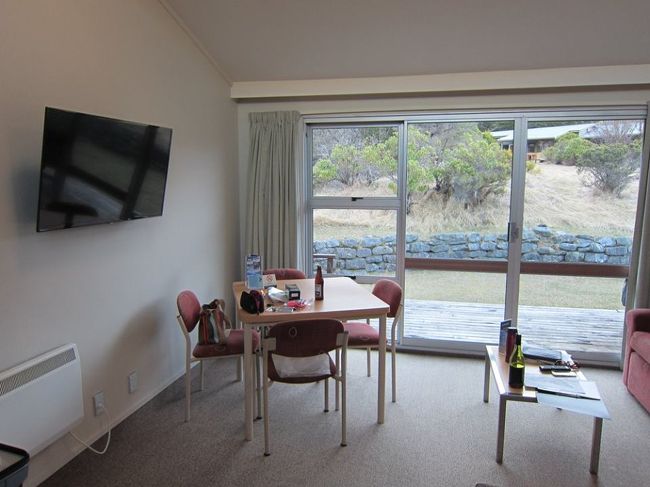 入口から見るとこんな感じ。<br />テレビもあります。<br />ネット環境は今ひとつでした。