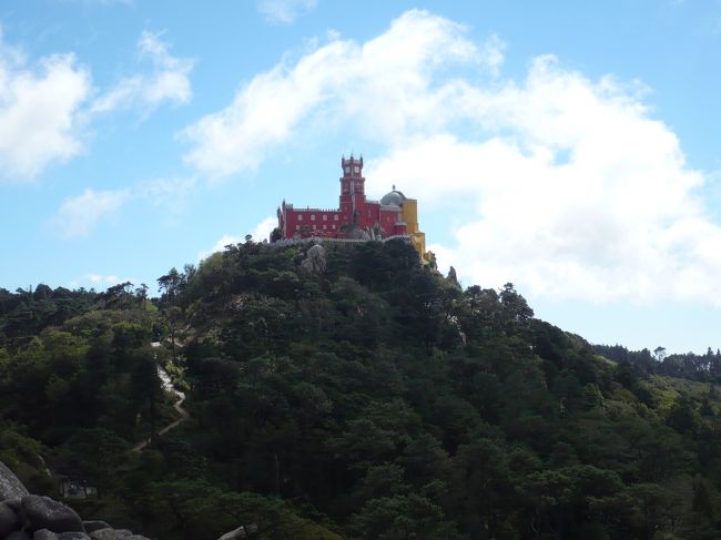 ペーナ宮殿<br />今回はパスしたのでここから眺めることに。<br />遠目からでもカラフル