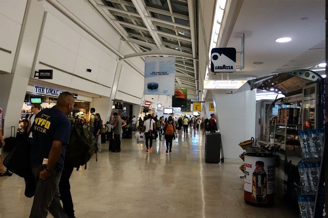 大韓航空のラウンジから搭乗口へ。<br />２１時半ぐらいです。