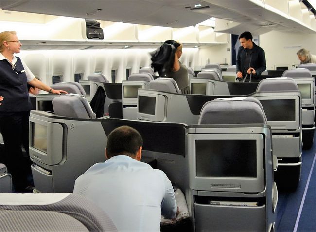 ７時間半のフライト時間の予定。<br /><br />ニューヨーク（JFK)２１時５５分ー翌日フランクフルト（FRA)１１時半予定です。<br /><br />次の目的地はロンドンだけど<br /><br />ＵＳ系エアーで取れなかったのでフランクフルト行きです。