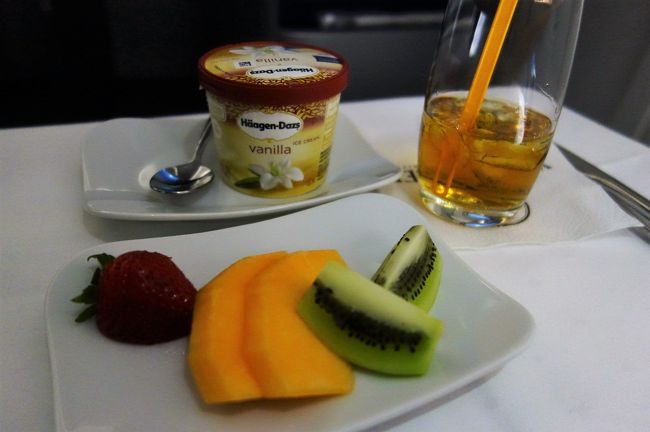 〆はアイスとフルーツをつまみに