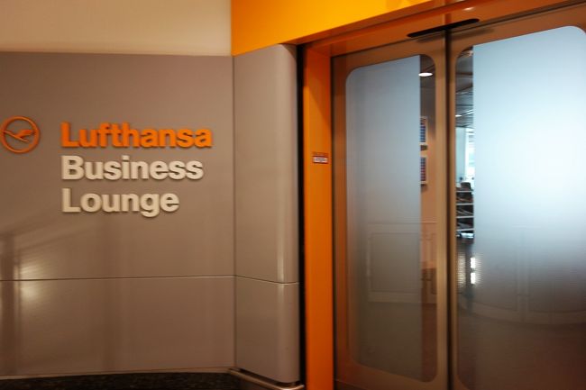 やっとロンドン行きの搭乗口近くのラウンジに到達。