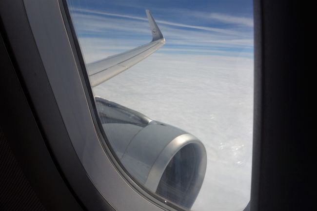 さあ、ヨーロッパ圏内のエアーに乗り込みました。<br /><br />フランクフルトからロンドンはエアバスの小さい機体です。