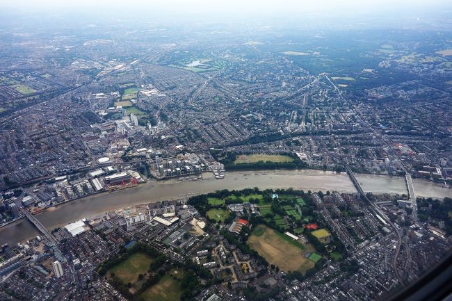 あっという間のロンドン上空。