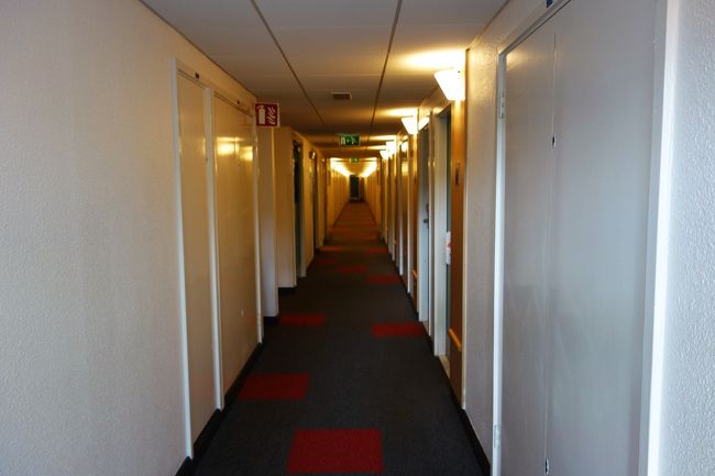 長い廊下の先の部屋でした。