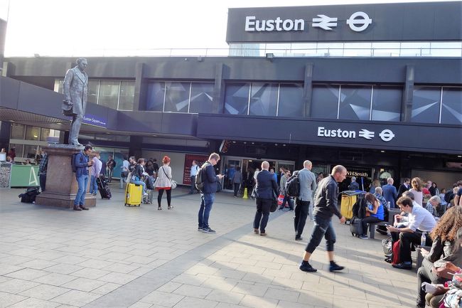 明日はこのＥＵＳＴＯＮ駅から移動なので<br />ホテルもこの近くで。<br /><br />空港からは地下鉄で一回乗り換えでこれました。