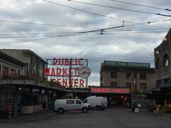 シアトル観光は、パイクプレイスマーケットからスタートした。