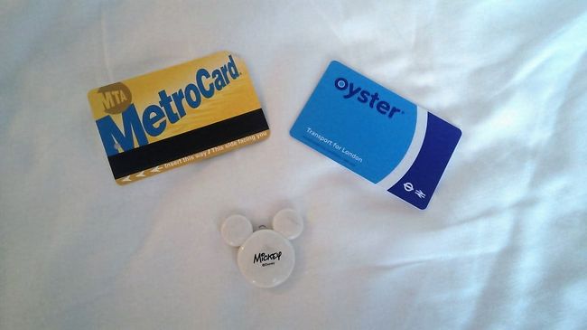 ちなみに今回の鉄道カードなど。<br /><br />韓国ではＴマニー（ミッキーの形のやつね）<br /><br />ＮＹではＭＥＴＲＯＣＡＲＤ<br /><br />ロンドンはＯＹＳＴＥＲカード。