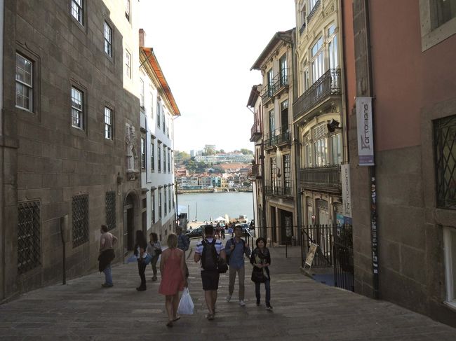 さらにドウロ川目指して坂を下って行きます。