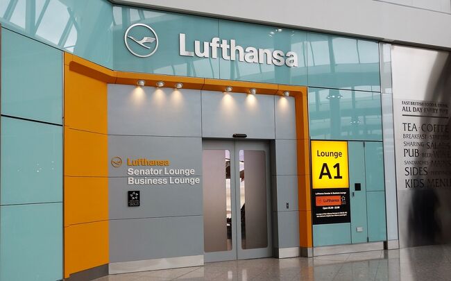 朝から食べていないのでこちらのラウンジへ。