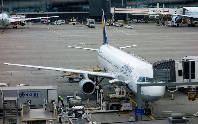 ラウンジでインフォメーションは３０分の遅延の案内がありました。<br /><br />実は次のフランクフルトからウィーンへの<br /><br />ルフトハンザ便どうしの乗り継ぎ時間は４５分。<br /><br />予約の段階で国際線だけどこの便の乗り継ぎがＯＫとでていました。<br /><br />最初の予約の時ＡＮＡの方に聞いたけど<br /><br />最低時間はここでは４０分でクリアしてますからということでした。<br /><br />まあ、この時は天気も良かったりで何も心配はなくこの機に搭乗しました。<br /><br /><br /><br />