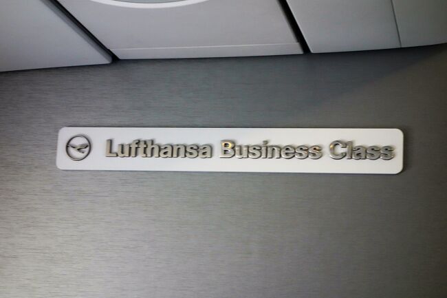 機内でこういう案内もわざわざいらないよと思いますが。