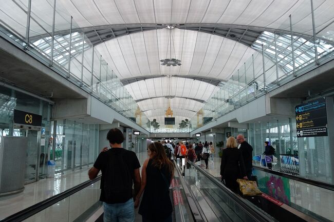 タイは今まで１５回ほど。<br /><br />観光は数回だけど、ボランティアで１０数回。<br /><br />ただ以前の「ドンムアン国際空港」で２００５年が最後の時で<br /><br />２００６年にできた「スワンナプーム国際空港」は初めて。<br /><br />