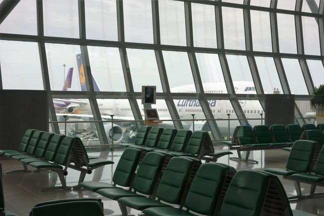 もう１０年たっているとはいえ<br /><br />とってもきれいな空港ですね。