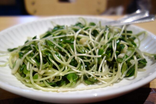 では、注文していただきます。<br /><br />まずは空芯菜<br />