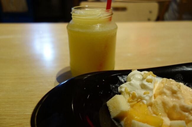 ジュースもマンゴでもらってね。