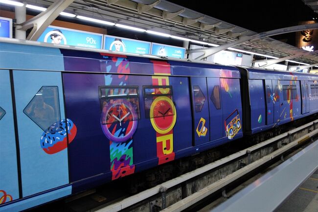 暑いから外からは窓がこういう風に見えます。