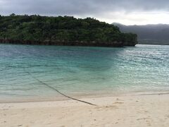 曇ってても美しい川平湾ですね。

