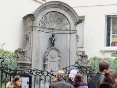 そして、小便小僧。ジュリアン君。

三大ガッカリって聞いたけど、他のブログで見てたし、テレビでも見た事あるし、そんなにガッカリしなかった。やっぱり皆、写真撮るよね。