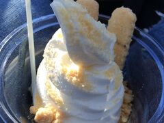 マリヤソフトに塩ちんすこうが乗っているパフェが絶品でした。

甘いのとしょっぱいのって、交互に来ると永遠に食べられるね！