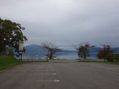 静かな田沢湖。