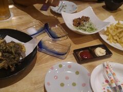 夕飯は市街地の郷土料理。

もずくの天ぷらがおいしく、３歳児がガツガツ食べておりました。
