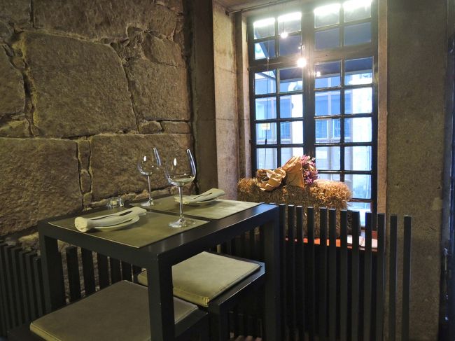 夕食には少し早い時間だったのか、まだお客さんもまばらです。<br />