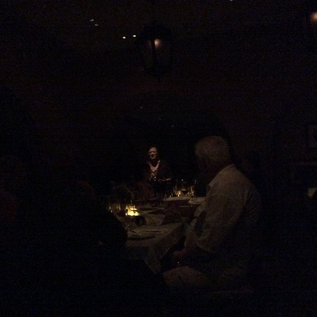 ファドは一番手 ご年配の女性<br />               二番手 若い男性(めちゃいい声)   <br />               トリはご年配の男性紳士 聴き惚れました。<br />ギターの音に心奪われました。<br />ポルトガルに来たならば絶対聴いてほしいファド。