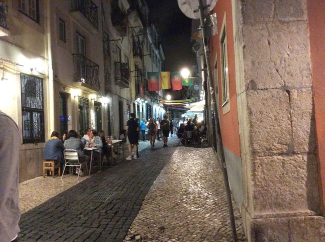 お腹も心も満足で、リスボンの夜を堪能。<br />街はまだまだ賑わってますが帰って眠ります。