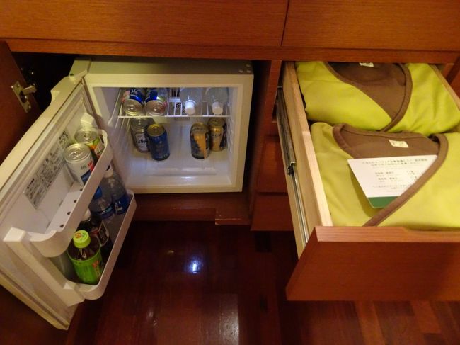 冷蔵庫の飲み物は有料。<br />引き出しにはスパウェアがあります。