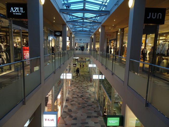 とっくに飽きて、はよ帰りたいオーラを出してみましたが、<br />相方の買い物は続きます。。<br />