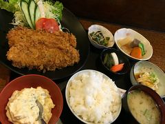 【リベルダージの日本食堂：喜怒哀楽】

皿の量も、栄養のバランスも、ご飯の量もすんばらしい～（御ひつでおかわりご飯を頂けます）。白身魚の揚げ具合もサクサク..。

日系人ご家族が、代々やっている名店.....私も日系人に近づいてきたということか....。

