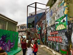 『ブラジル・サンパウロのバットマン横丁』

この路地（横丁）に面したお家も気鋭な絵が描かれていますよぉ～

