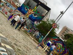 『ブラジル・サンパウロのバットマン横丁』

中央まで行くと広場もあります。