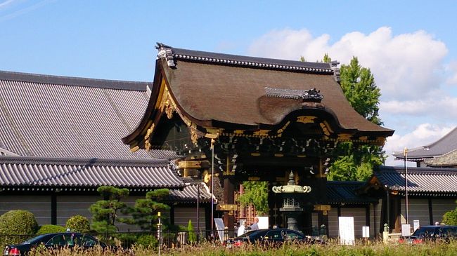 10:22<br />9番バスで西本願寺<br />二条城収蔵館のスタッフのおじさん、サービス精神旺盛で説明好き、あれも見ていけこれも見ていけ、と言われたけどバスの時間ギリギリ<br />ありがたいです100円しか払ってないのに
