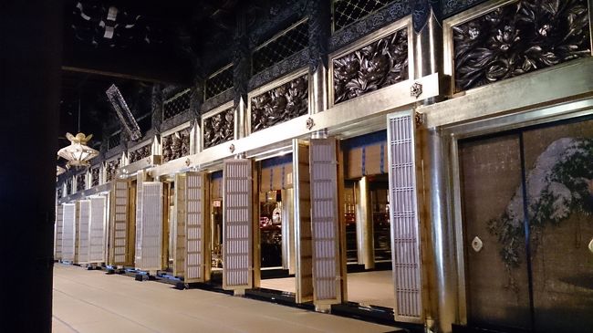 無料なのに写真は撮れるし解放されてる<br />たくさんの方に来ていただきたいとのことで寛容ですね<br /><br />遠慮なく広い室内を見て回る<br />有料の所と違ってお葬式会場って感じですわ<br />国宝の中を歩くってそれほど機会ないしありがたいです