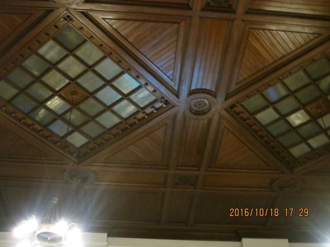 重厚な天井と外観を見るだけしかできませんでした
