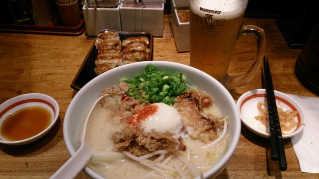 全然お腹も減らないけど19:00一風堂<br />まるで海外旅行外人ばっかり<br />アジア客が一人ずつ会計してあーだこーだ<br />1990円払うのに990円小銭かき集めてる白人<br />あー疲れた味はまあまあ合格