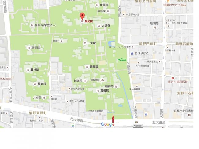 上の写真は赤↑。ここから入ると大徳寺通りより良し<br />緑←はトイレ。綺麗です<br />