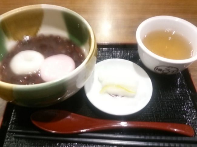 11時を過ぎると周囲の飲食店はどこも待ち時間ができます。比較的早く入れそうなぜんざいやさんへ。<br />出雲はぜんざい発祥の地ということで、ぜんざい屋さんが比較的多くあります。<br />帰りは時間があったので高速を使わずにのんびりと帰りました。<br />